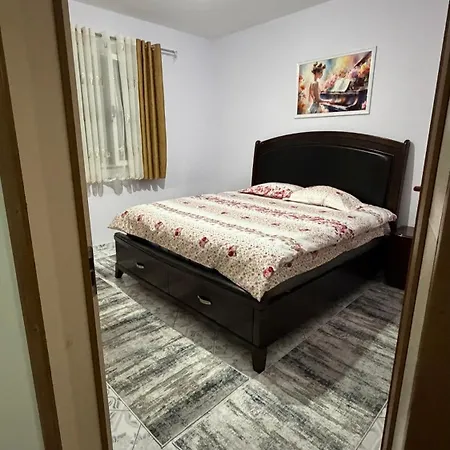 Khloe's Flat * Tirana